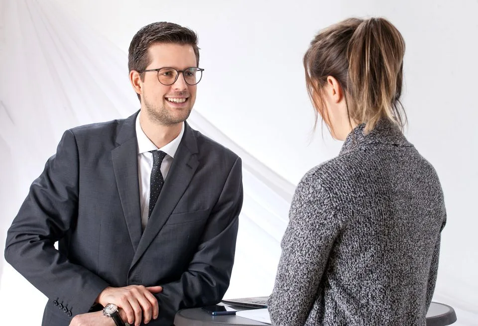 Rechtsanwalt Dr. Oliver Peschel im Beratungsgespräch